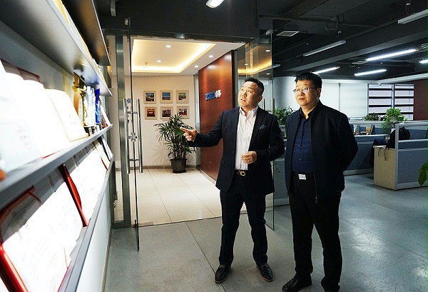 熱烈歡迎中國(guó)演藝設(shè)備技術(shù)協(xié)會(huì)理事長(zhǎng)等領(lǐng)導(dǎo)一行蒞臨ZOBO卓邦調(diào)研指導(dǎo)