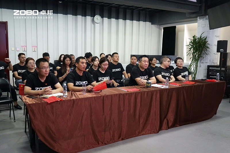 ZOBO卓邦團(tuán)隊(duì)觀看閱兵：一場(chǎng)聲光視訊科技的盛宴，一次團(tuán)隊(duì)精神的洗禮