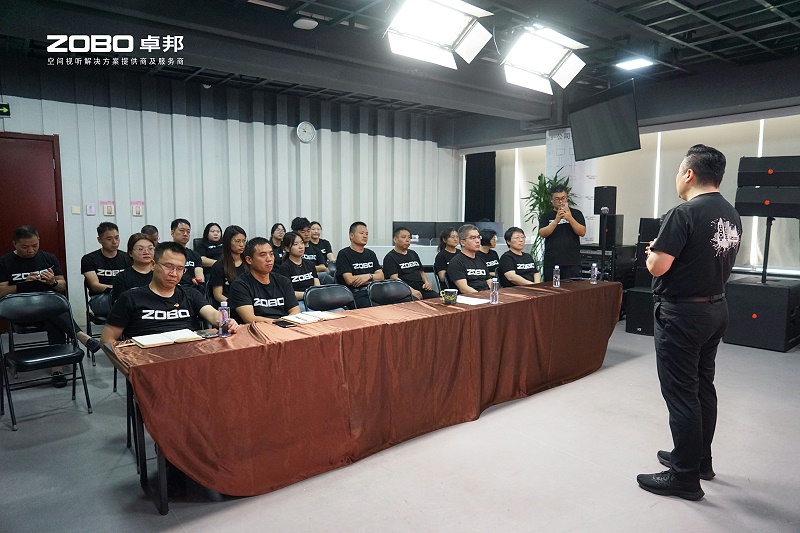 ZOBO卓邦團(tuán)隊(duì)觀看閱兵：一場(chǎng)聲光視訊科技的盛宴，一次團(tuán)隊(duì)精神的洗禮