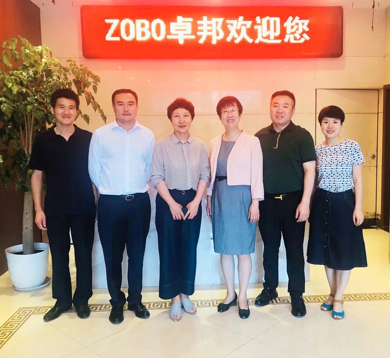 區(qū)委統(tǒng)戰(zhàn)部和九三學(xué)社區(qū)工委、民營(yíng)經(jīng)濟(jì)代表人士蒞臨卓邦開展談心活動(dòng)