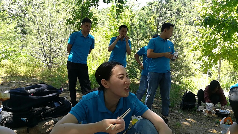 參觀無(wú)名英雄紀(jì)念碑活動(dòng)